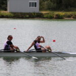 2 de couple féminin d'ADV souriantes après leur course